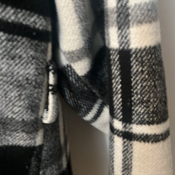 Ava Viv coat size 2X black and white (belt missing) - Picture 9 of 9